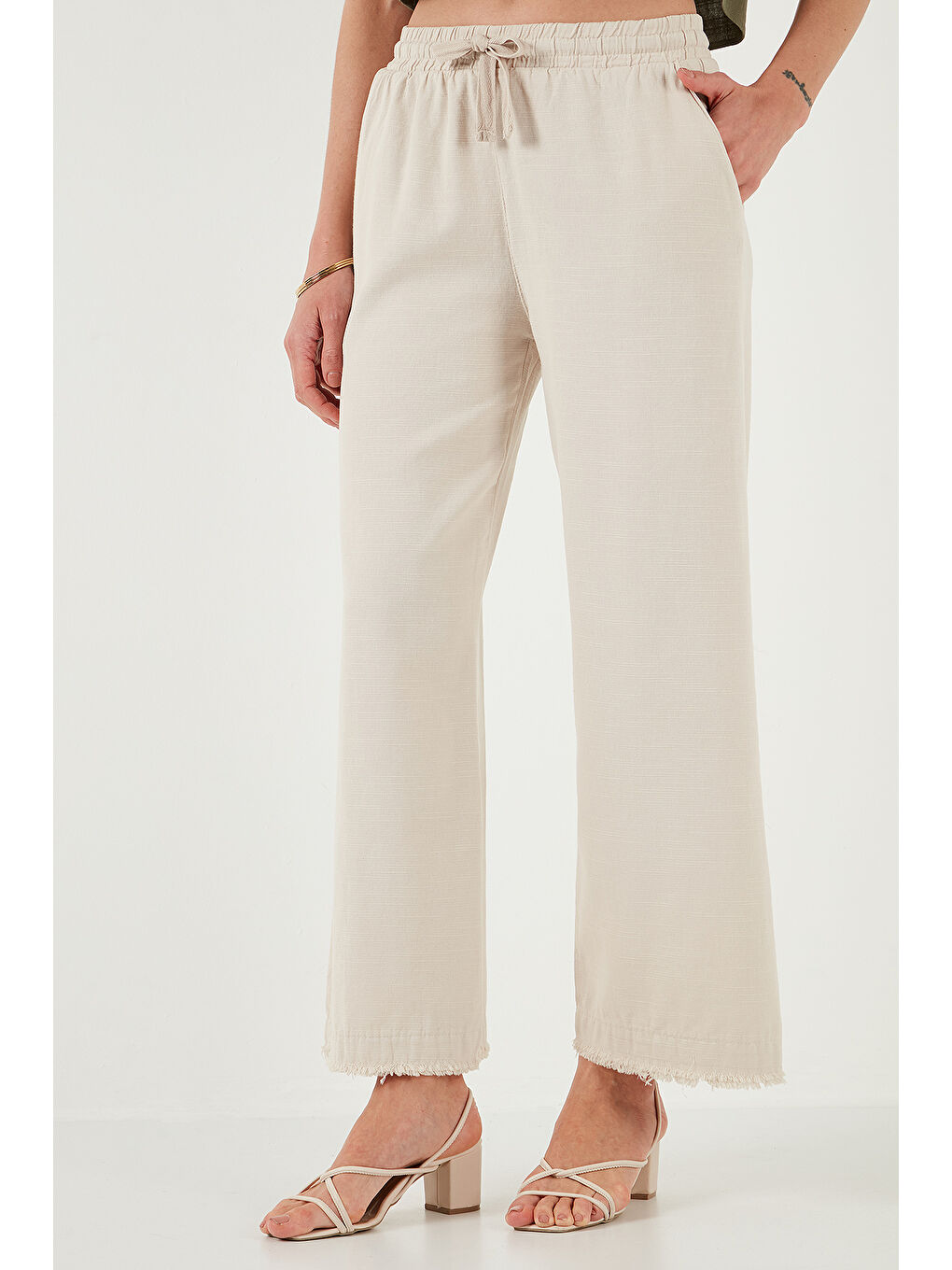 Bej Pamuklu Relaxed Fit Yüksek Bel Geniş Paça Pantolon 668Yp5275-2