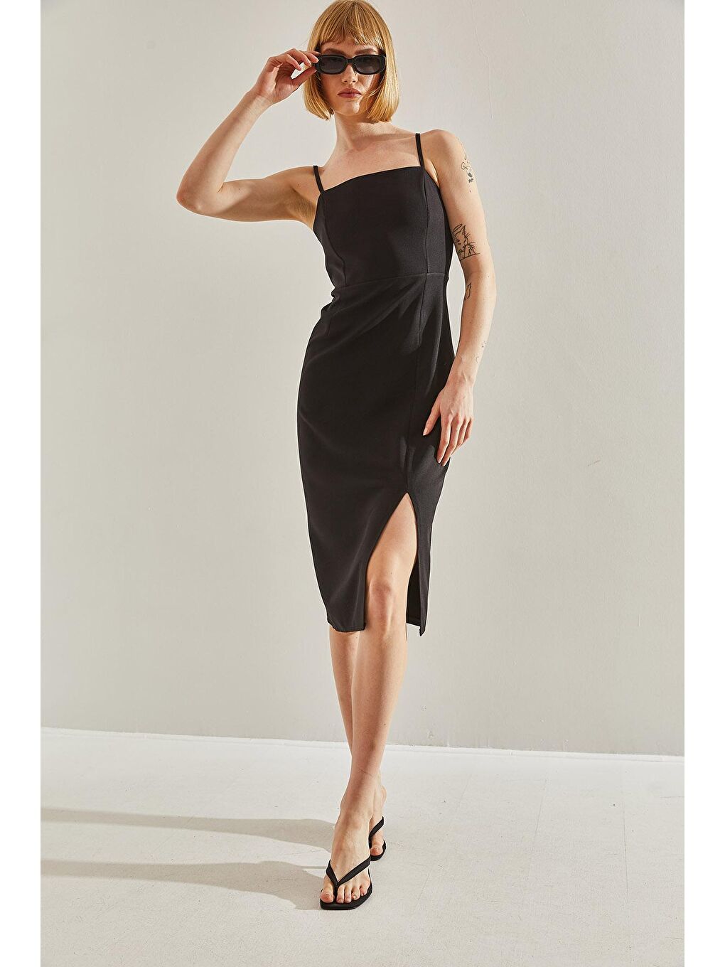 Siyah Kadın Yırtmaç Detaylı İp Askılı Elbise-2