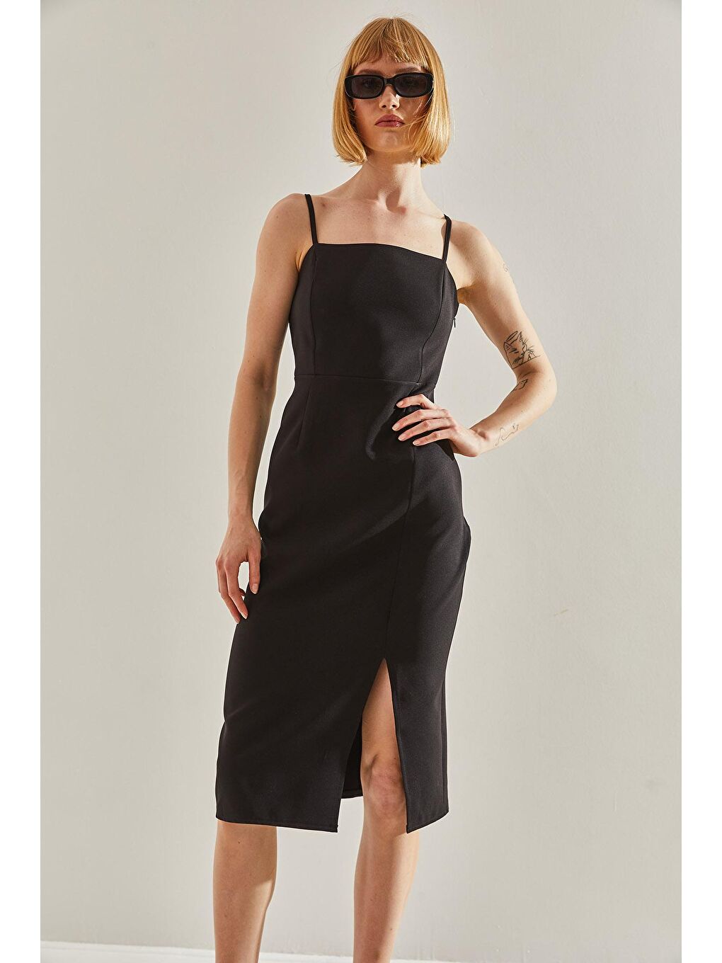 Siyah Kadın Yırtmaç Detaylı İp Askılı Elbise-5