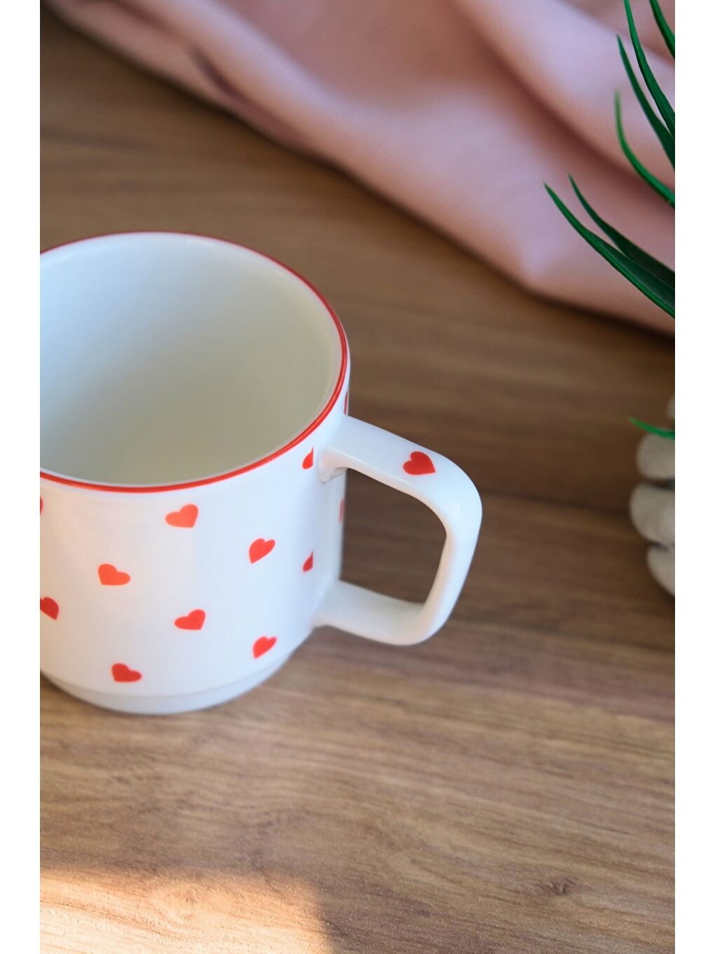 Karışık Porselen Kalp Desenli İstifli Kupa Kırmızı Fileli 250cc-1