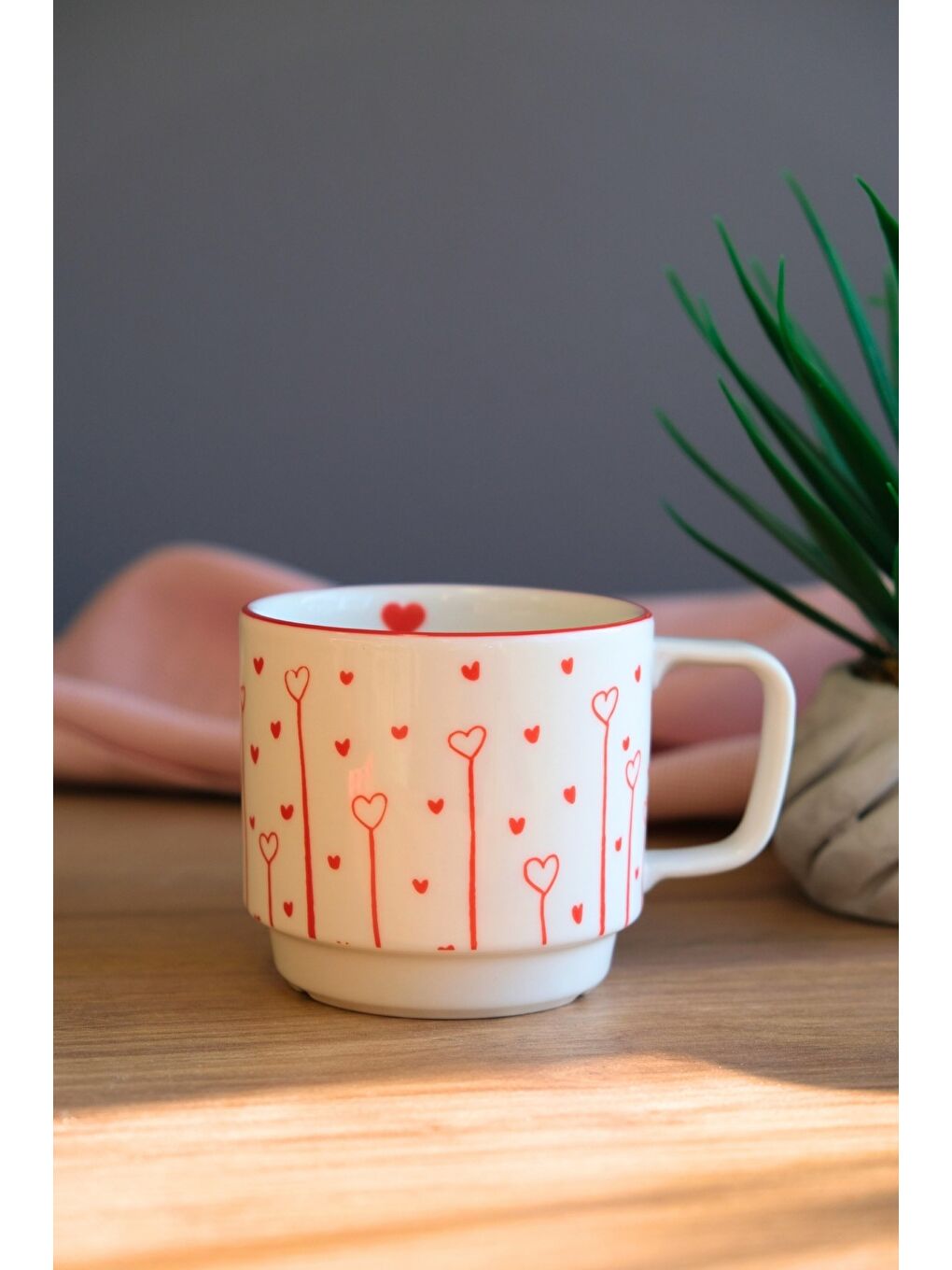 Karışık Porselen Uçan Kalpler İstifli Kupa Kırmızı Fileli 250cc-2