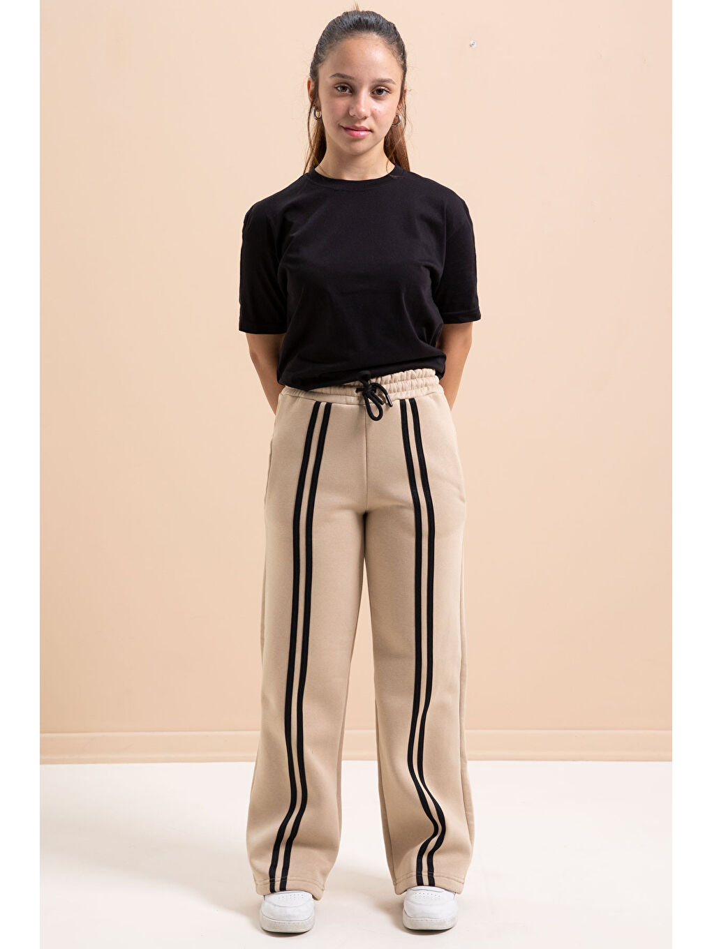 Bej Önü Şeritli Geniş Paça Şardonlu Kız Çocuk Basic Eşofman Altı 21276