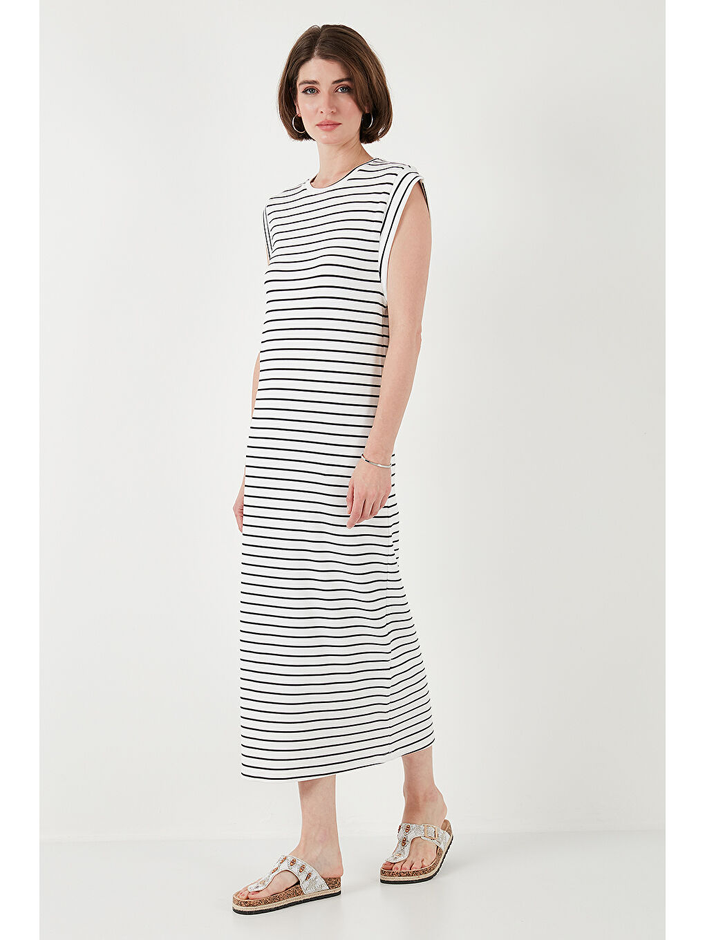 Siyah Çizgili Regular Fit Kolsuz Bisiklet Yaka Midi Boy Elbise 5866107-3