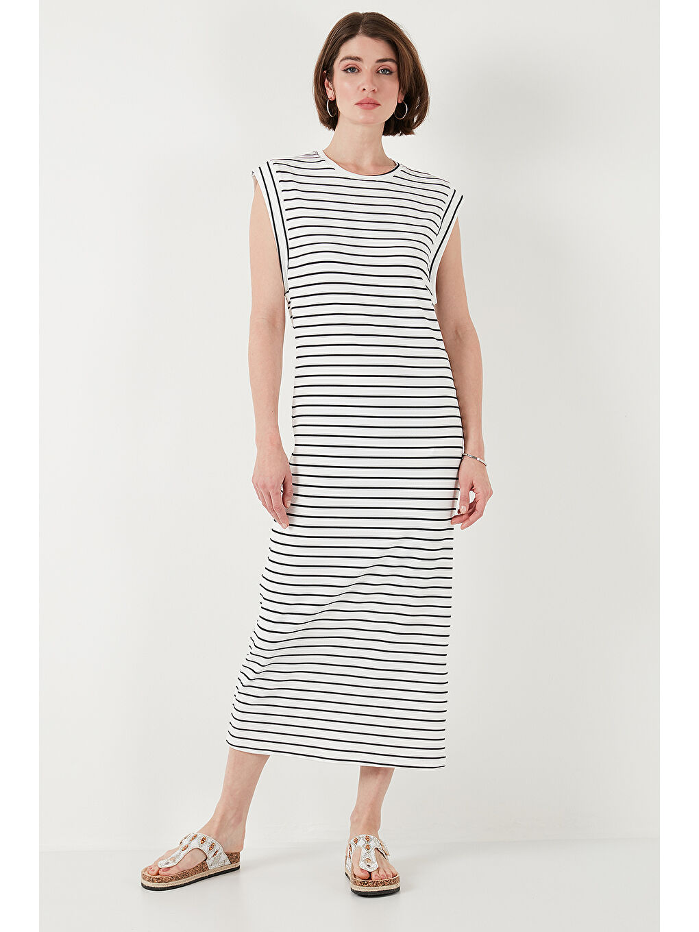 Siyah Çizgili Regular Fit Kolsuz Bisiklet Yaka Midi Boy Elbise 5866107-4