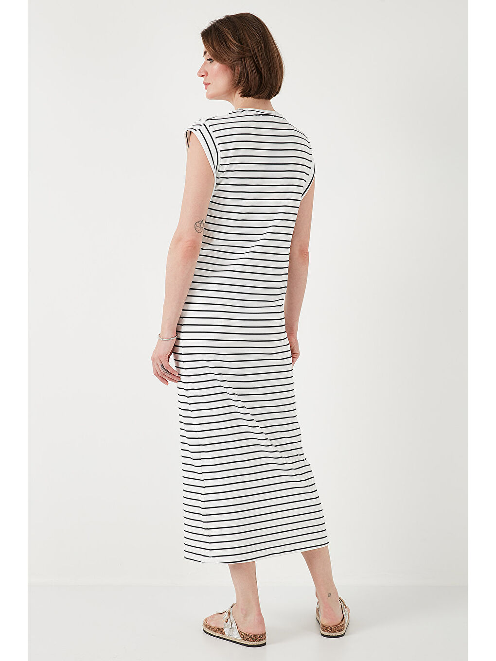 Siyah Çizgili Regular Fit Kolsuz Bisiklet Yaka Midi Boy Elbise 5866107-6