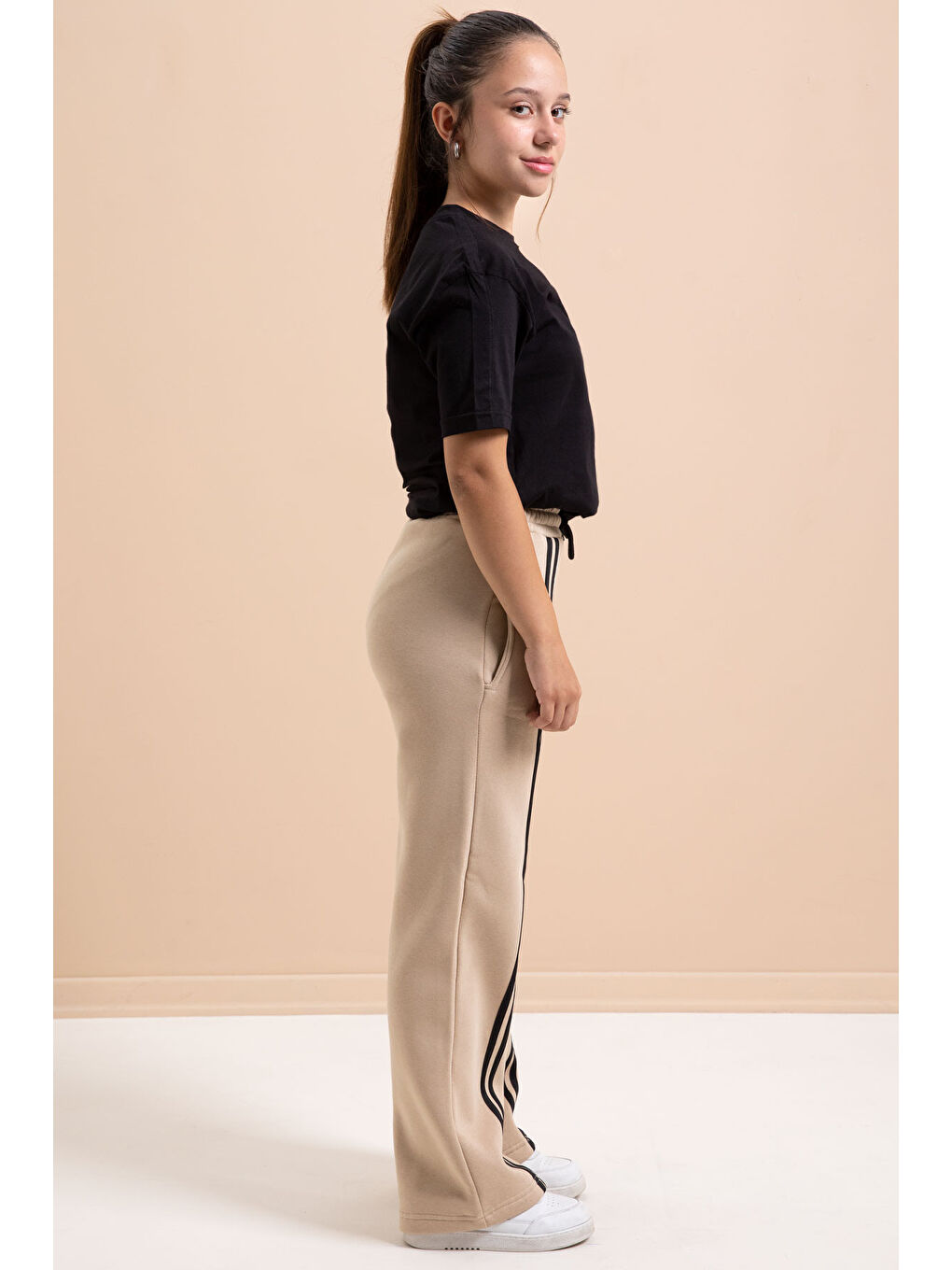 Bej Önü Şeritli Geniş Paça Şardonlu Kız Çocuk Basic Eşofman Altı 21276-3