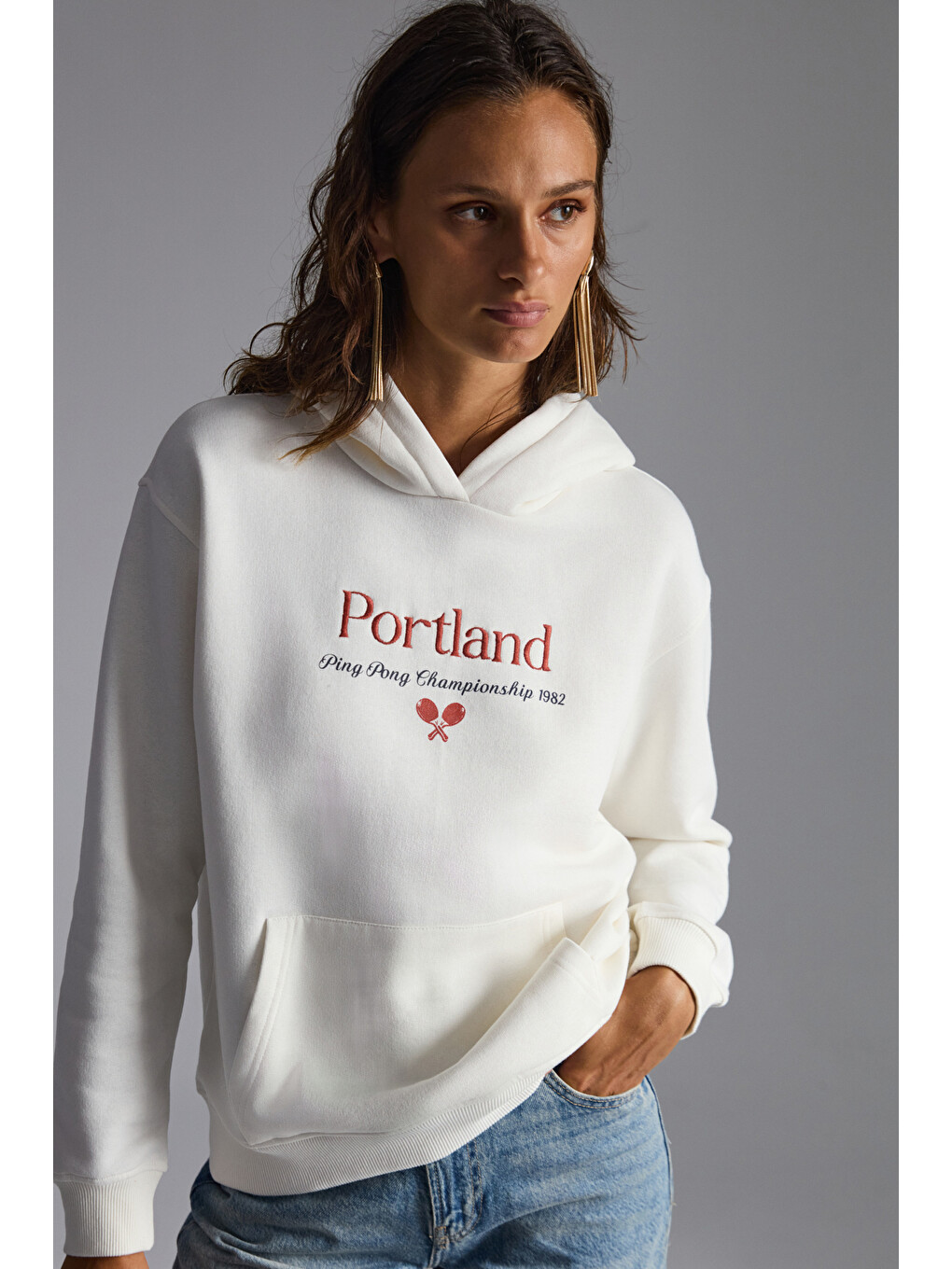 Nılsa Kadın Nakış Detaylı Organik Pamuk Şehir Temalı Regular Kapüşonlu Ekru Sweatshirt