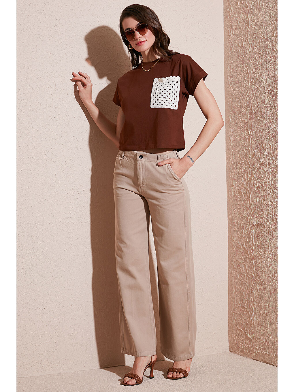 Bej Pamuklu Standart Fit Yüksek Bel Geniş Paça Pantolon 668Yp5344