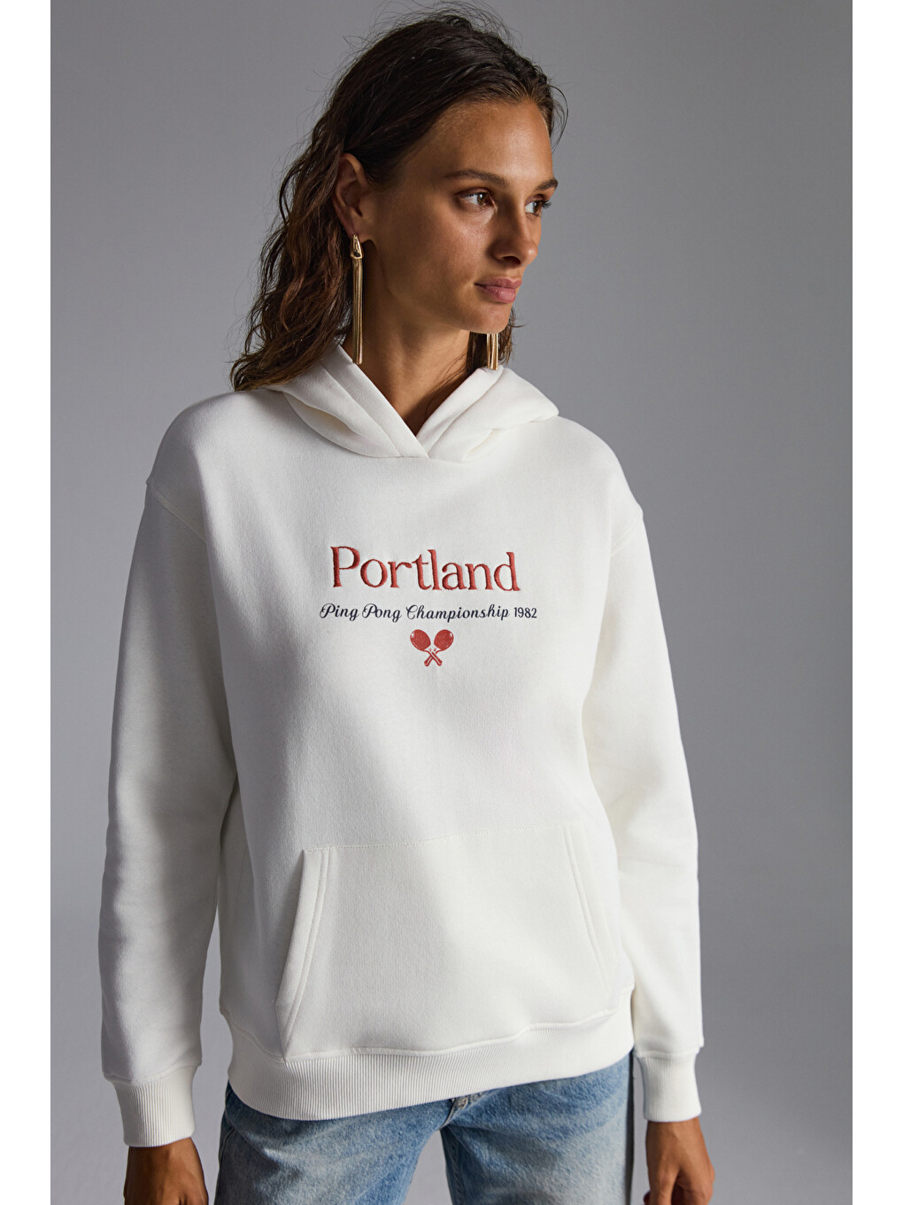 Nılsa Kadın Nakış Detaylı Organik Pamuk Şehir Temalı Regular Kapüşonlu Ekru Sweatshirt-2