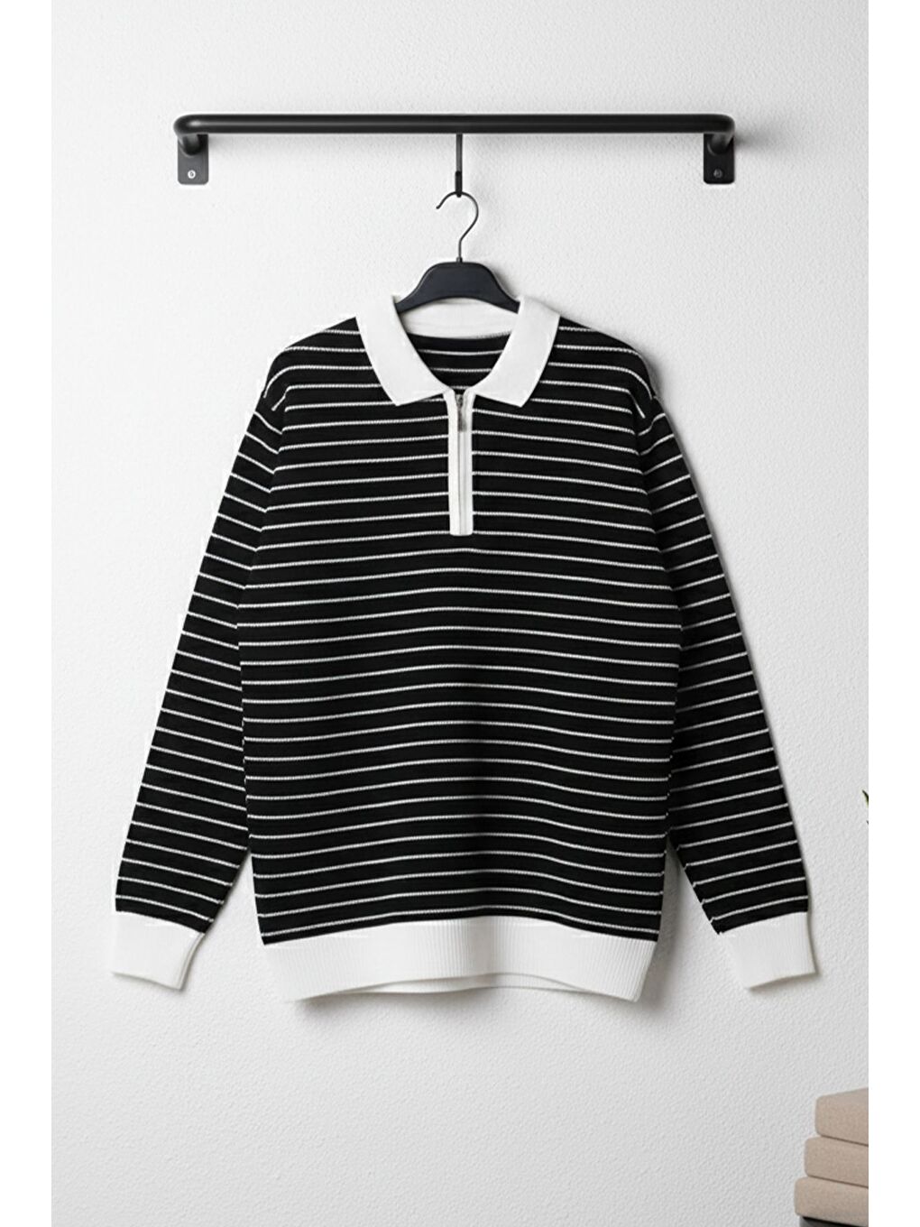 Siyah Erkek Polo Yaka Yarım Fermuarlı Çizgi Desenli Triko Kazak-2