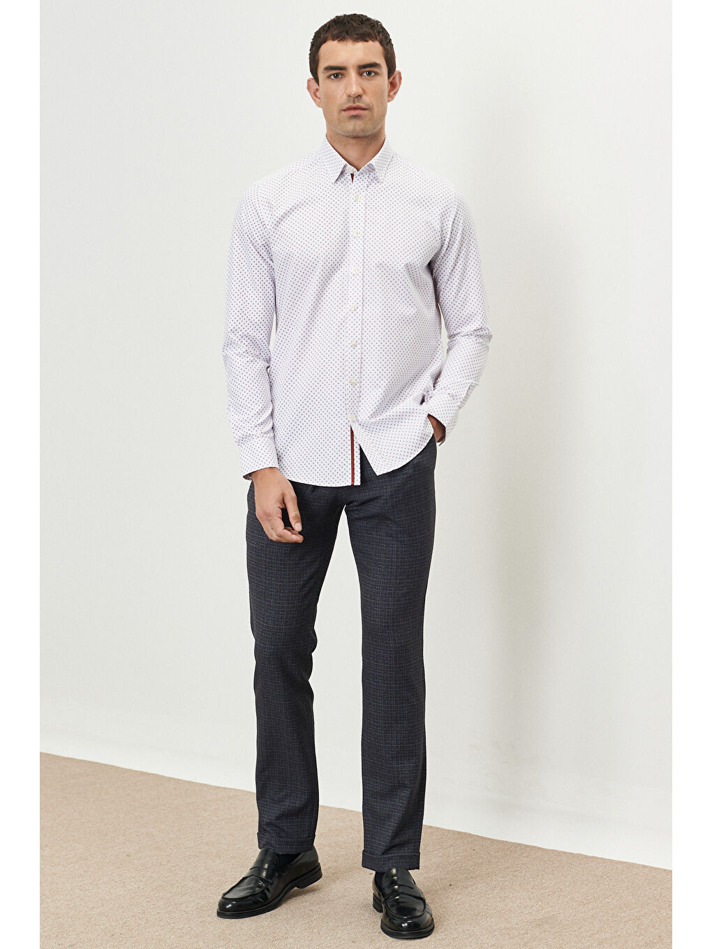 Erkek Beyaz-Bordo Slim Fit Dar Kesim Düğmeli Yaka Baskılı Gömlek-1