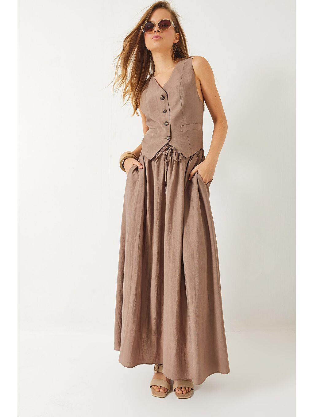 Bej Kadın Olivia Yelekli Astarlı Cep Detaylı Kloş Etekli Takım