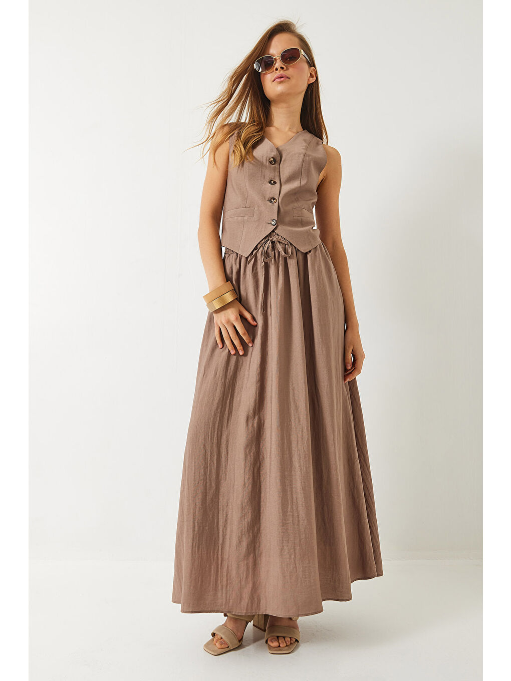 Bej Kadın Olivia Yelekli Astarlı Cep Detaylı Kloş Etekli Takım-1