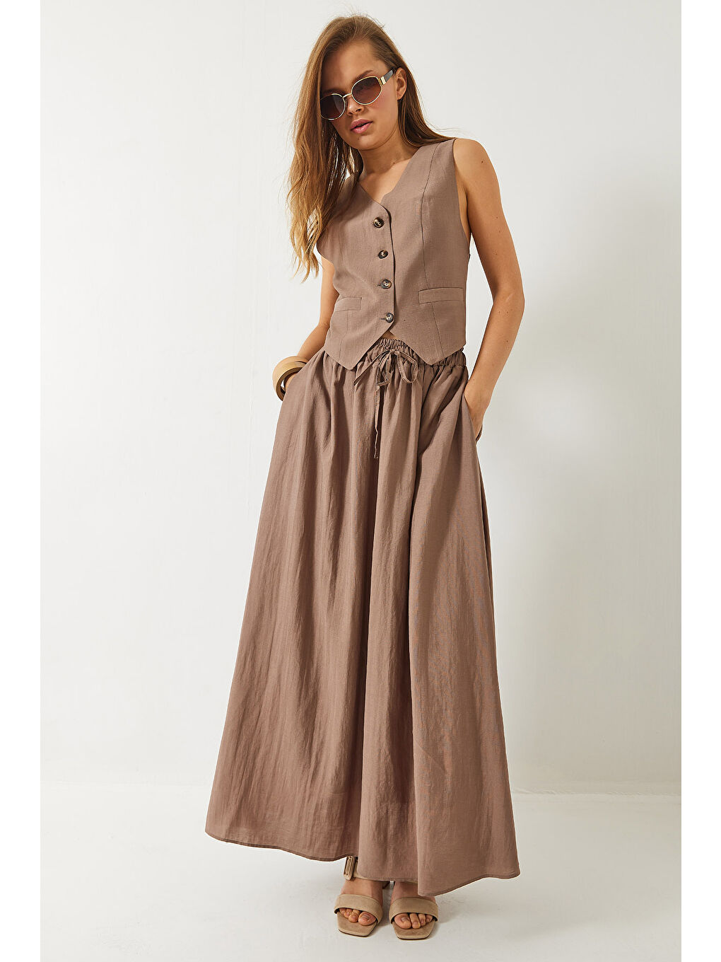 Bej Kadın Olivia Yelekli Astarlı Cep Detaylı Kloş Etekli Takım-3