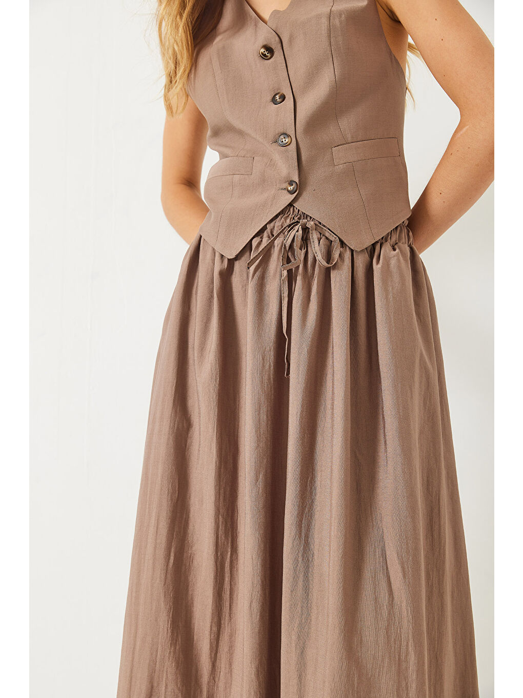 Bej Kadın Olivia Yelekli Astarlı Cep Detaylı Kloş Etekli Takım-5