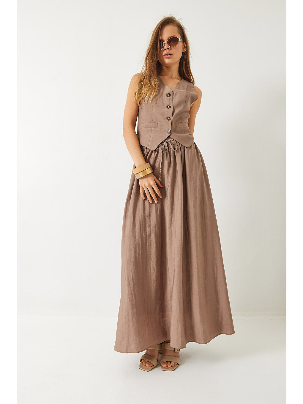 Bej Kadın Olivia Yelekli Astarlı Cep Detaylı Kloş Etekli Takım-6