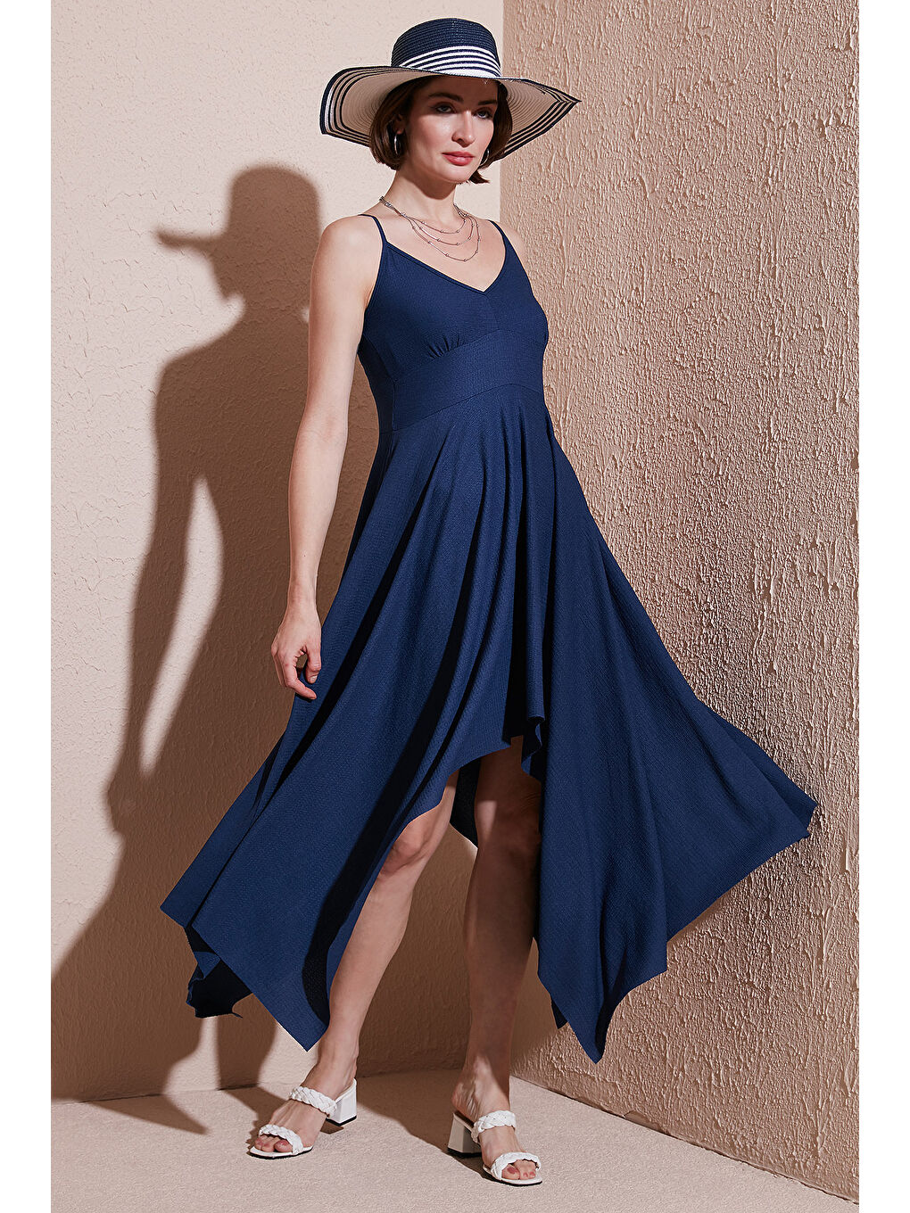 İndigo Asimetrik Kesim Regular Fit Midi Boy Askılı V Yaka Elbise 5866131