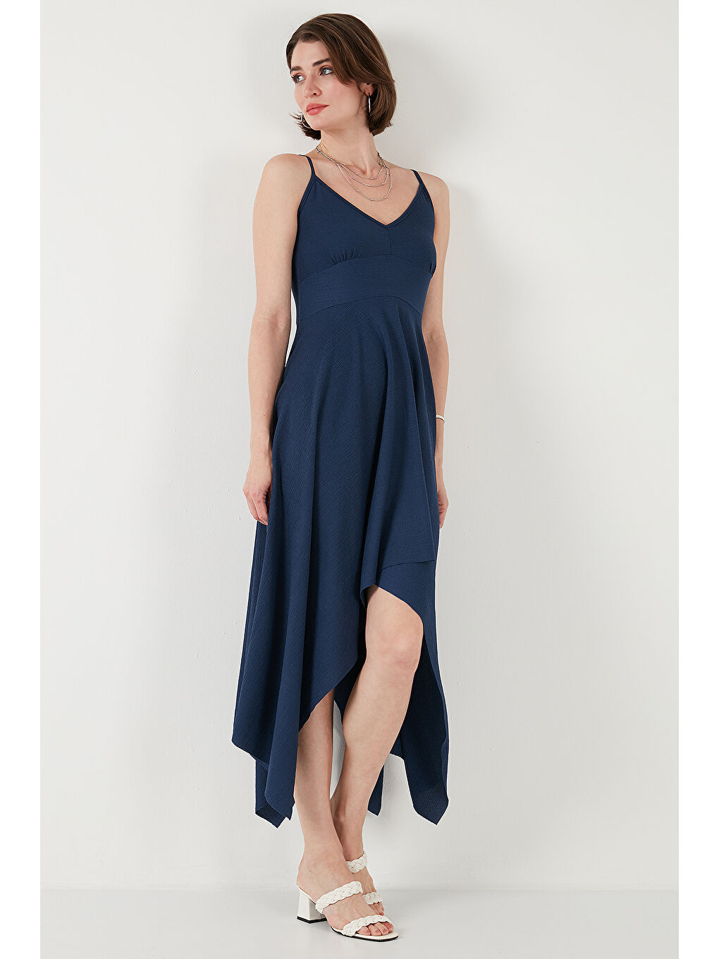 İndigo Asimetrik Kesim Regular Fit Midi Boy Askılı V Yaka Elbise 5866131-5