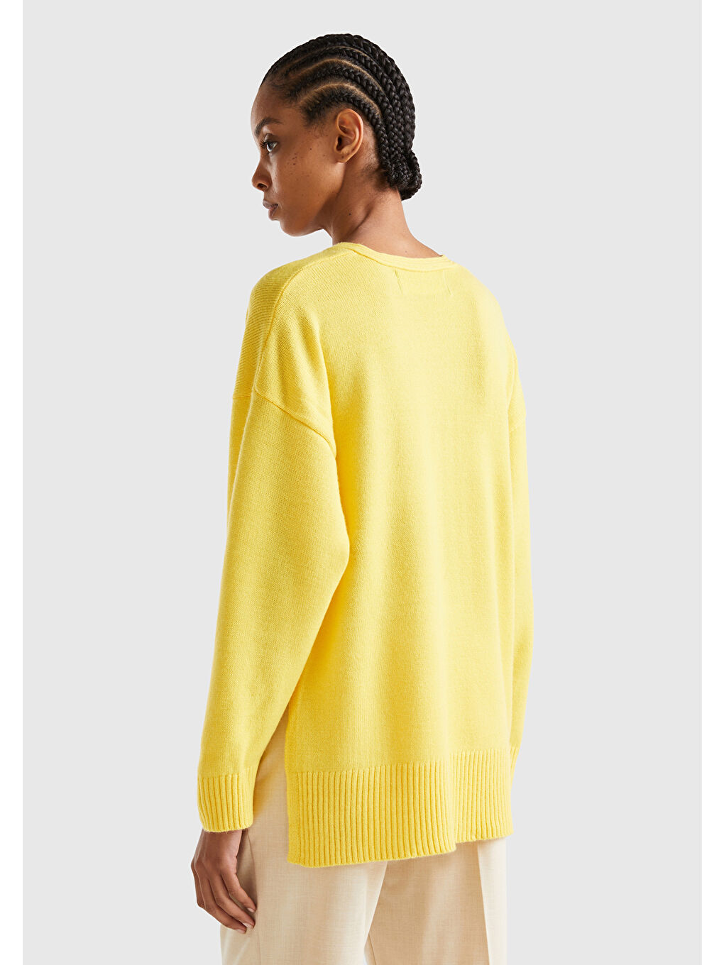 Kadın Sarı Yün Karışımlı Arkası Uzun V Yaka Kazak-2