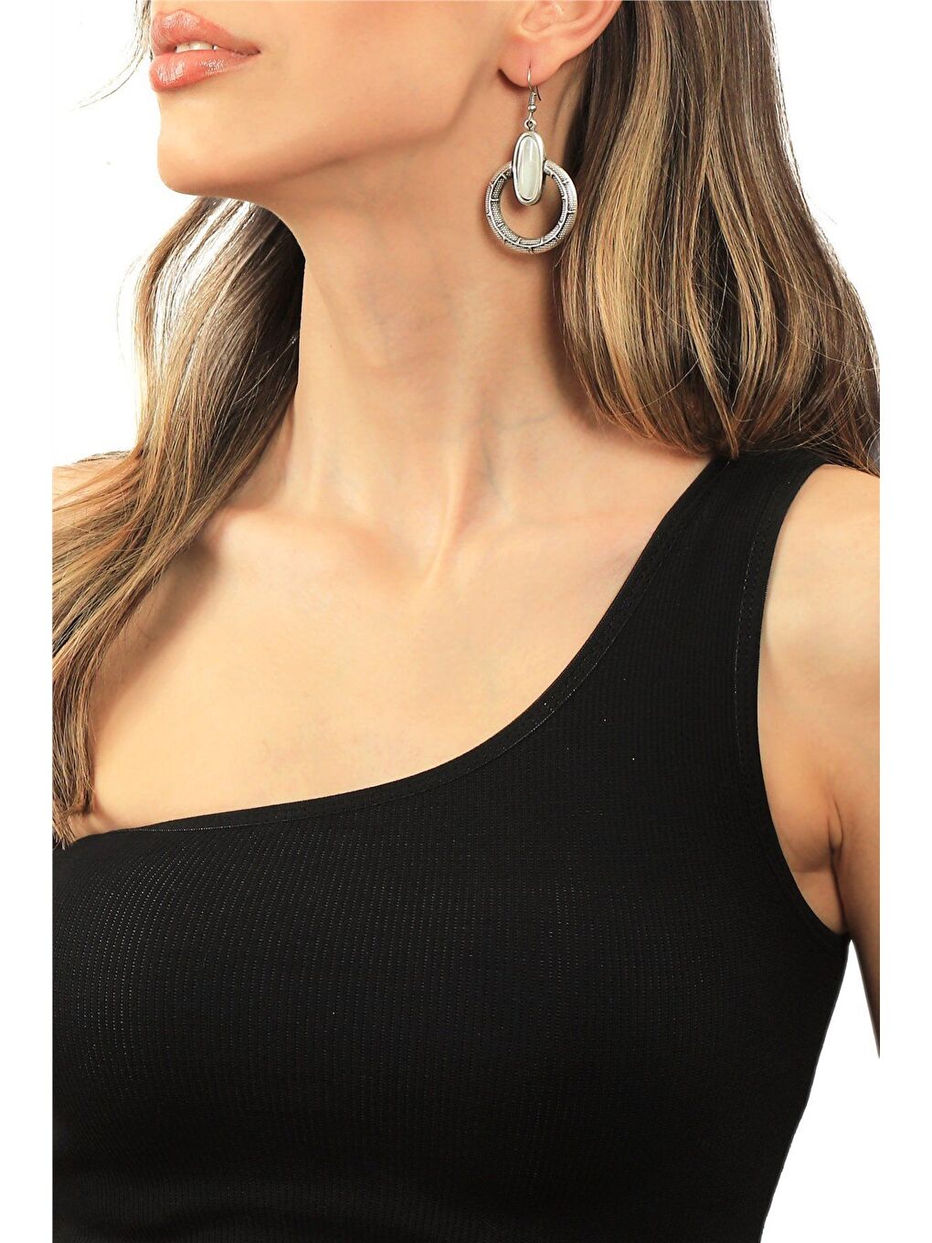 Beyaz Kadın Antik Gümüş Kaplama Elips Boncuk Detaylı Navajo Simge Formlu Sallantılı Model Küpe-1