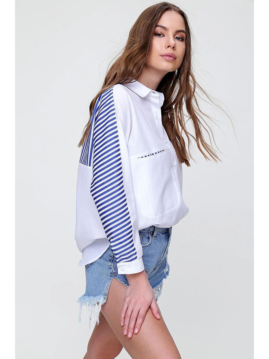 Beyaz Sırtı Detay Ve Cep Garnili Dokuma Poplin Gömlek-1