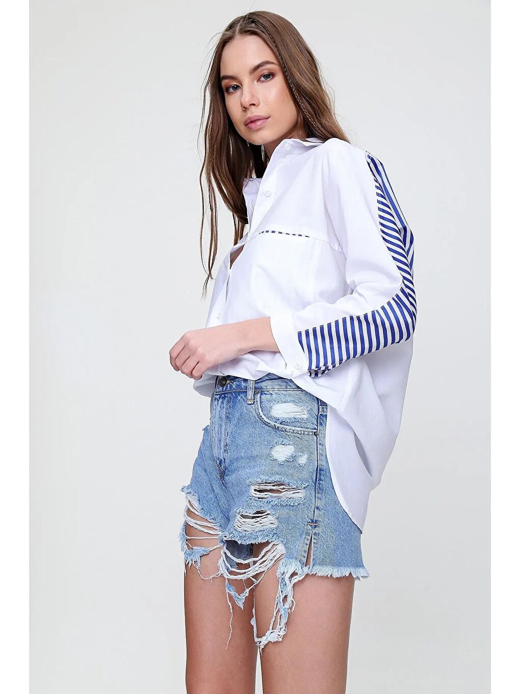 Beyaz Sırtı Detay Ve Cep Garnili Dokuma Poplin Gömlek-2