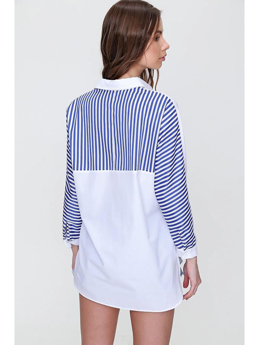 Beyaz Sırtı Detay Ve Cep Garnili Dokuma Poplin Gömlek-3