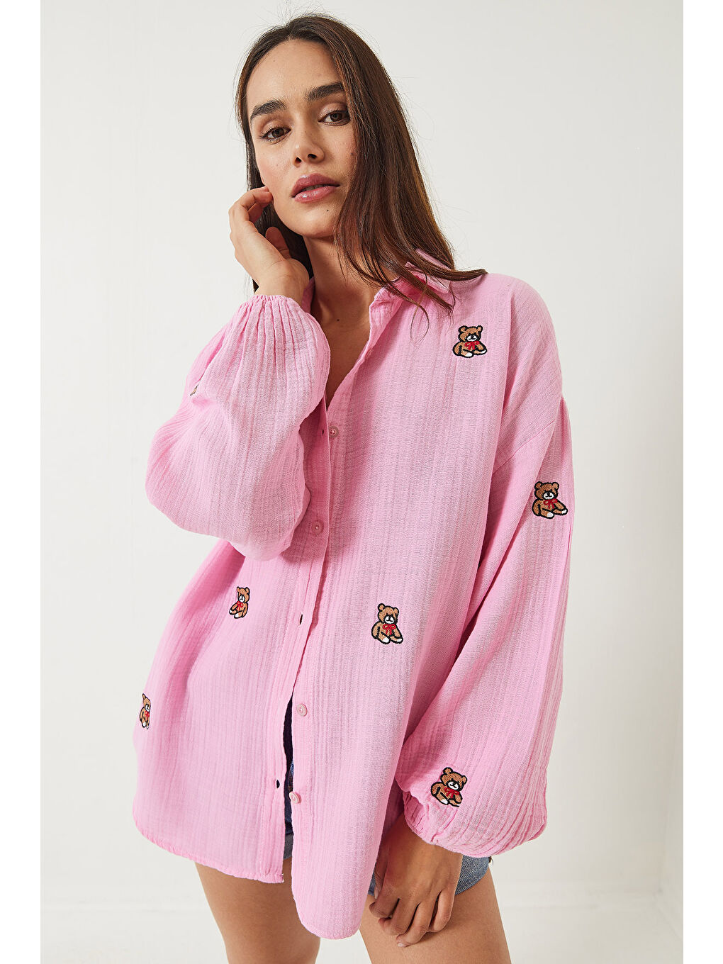 Pembe Kadın Teddy İşlemeli Kolları Lastikli Oversize Pamuk Gömlek-1