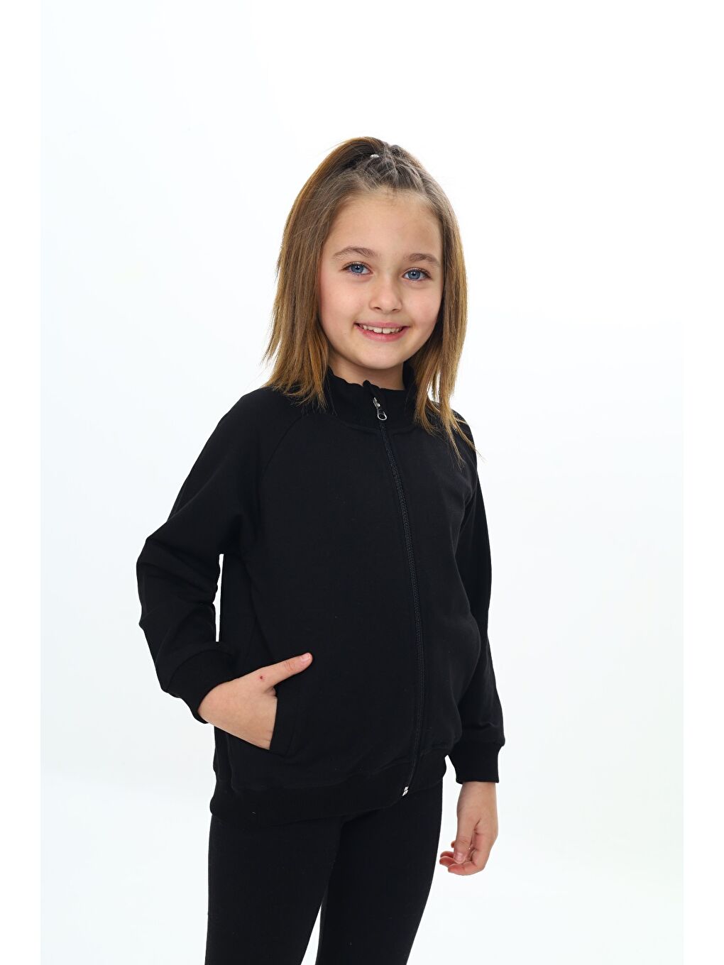 Siyah Kız Çocuk Nakışlı Hırka-1