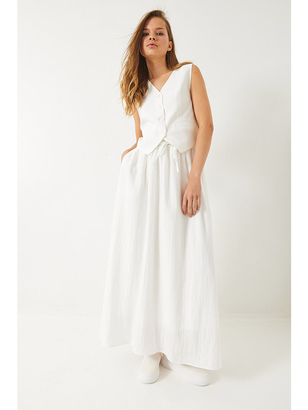 Beyaz Kadın Olivia Yelekli Astarlı Cep Detaylı Kloş Etekli Takım-4