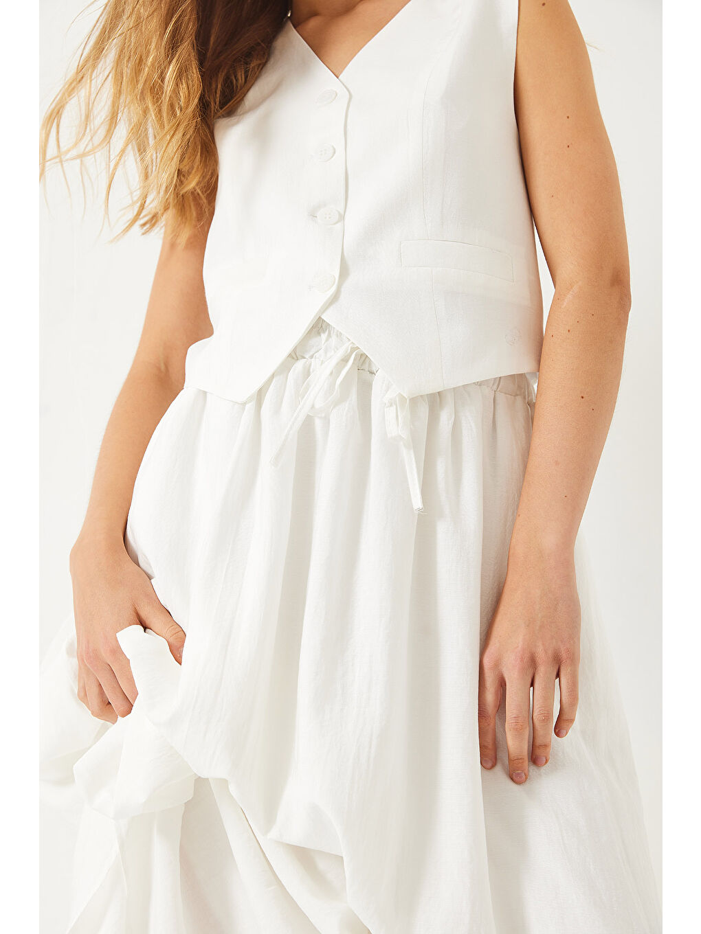 Beyaz Kadın Olivia Yelekli Astarlı Cep Detaylı Kloş Etekli Takım-5