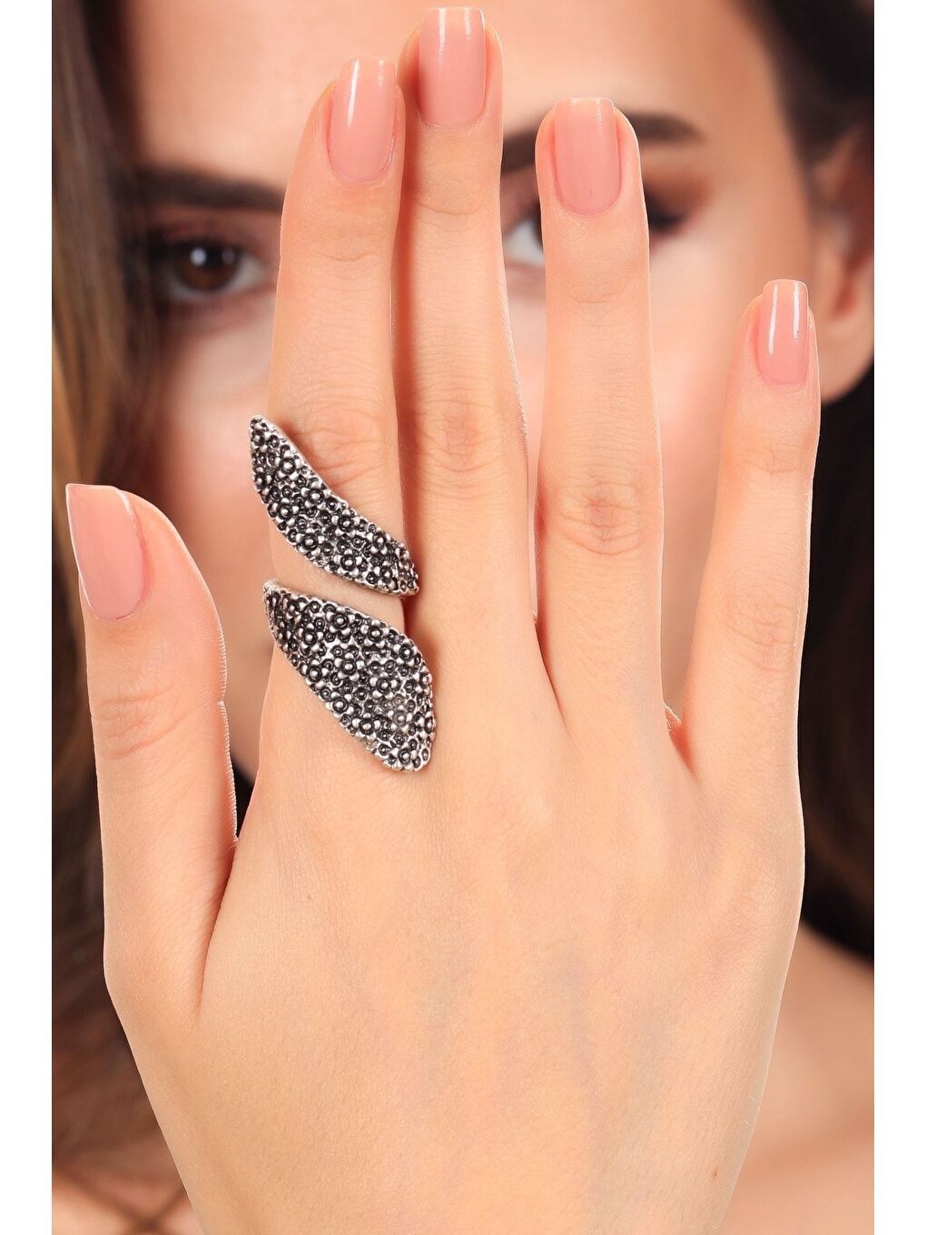 Gri Kadın Antik Gümüş Kaplama Kabartma Çiçek Dokulu Dolama Formlu Ayarlanabilir Yüzük-2