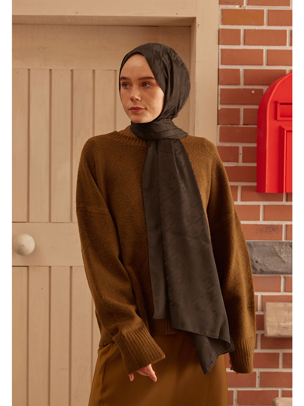 Kahverengi Kazayağı Jakarlı Şal Çikolata-2