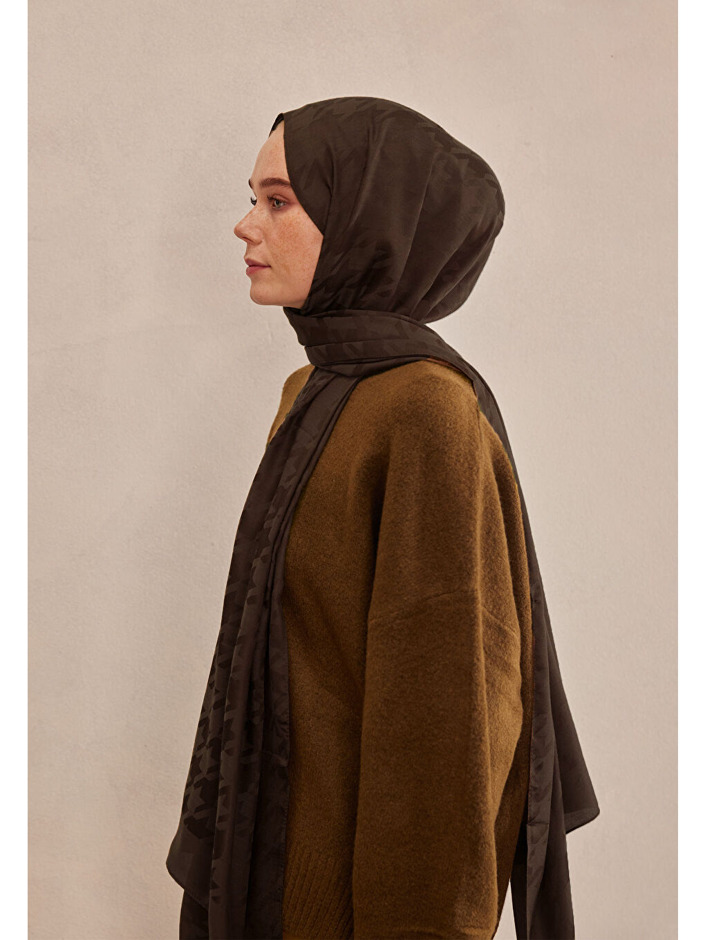 Kahverengi Kazayağı Jakarlı Şal Çikolata-4