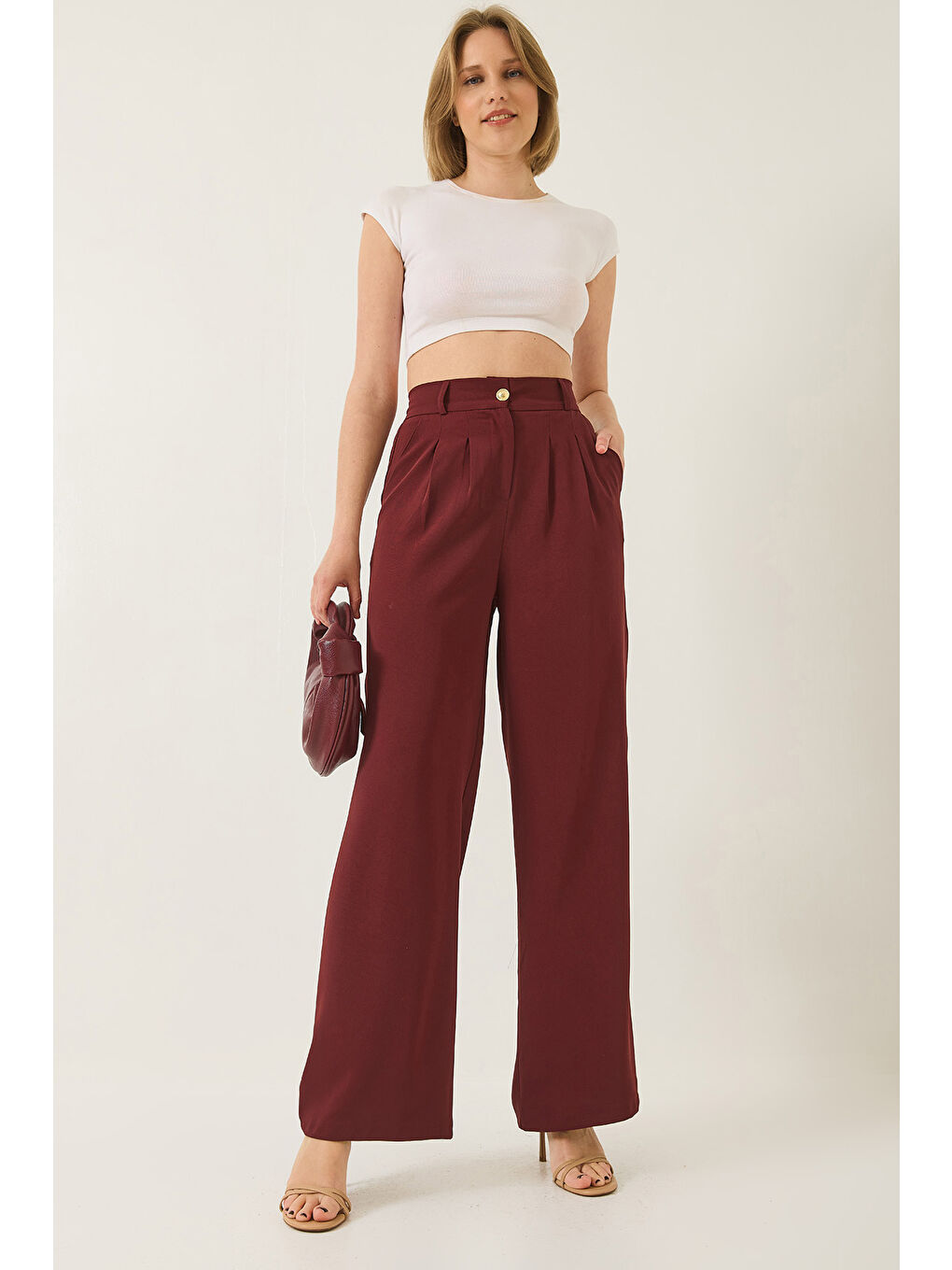 Bordo Kadın Pileli Cep Detaylı Kemerli Arkası Lastikli Palazzo Latina Pantolon