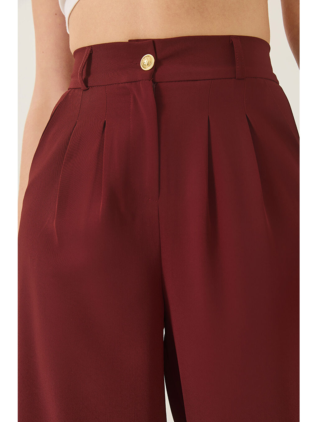Bordo Kadın Pileli Cep Detaylı Kemerli Arkası Lastikli Palazzo Latina Pantolon-4