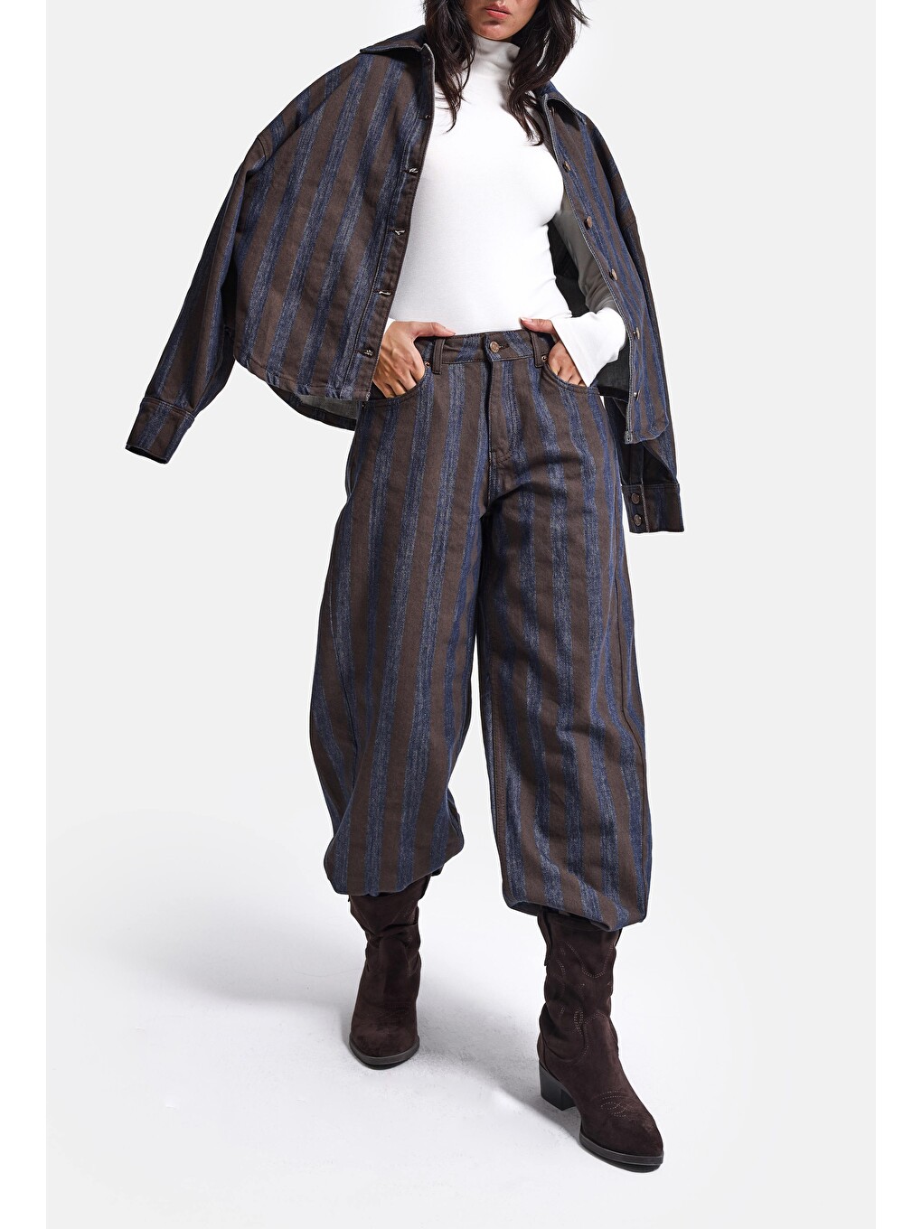 Kahverengi Kadın Kahve Çizgili 1w6-7 Barrel Fit Bol Kesim Tasarım Denim Pantolon-3