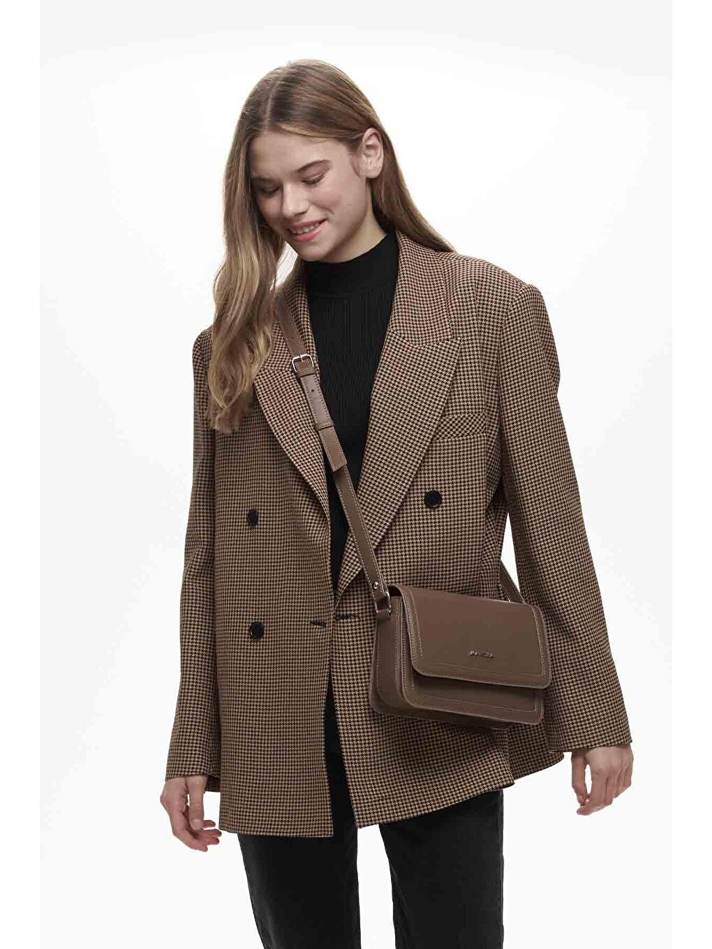 Kahverengi Kapaklı Omuz Çantası Fındık Kabuğu-2