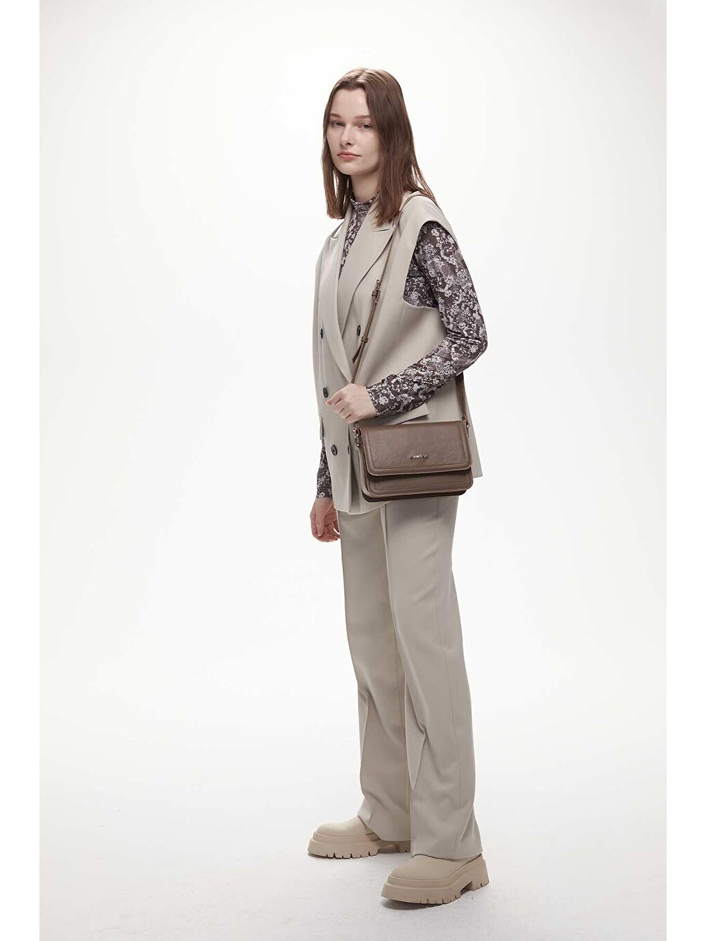 Kahverengi Kapaklı Omuz Çantası Fındık Kabuğu-3