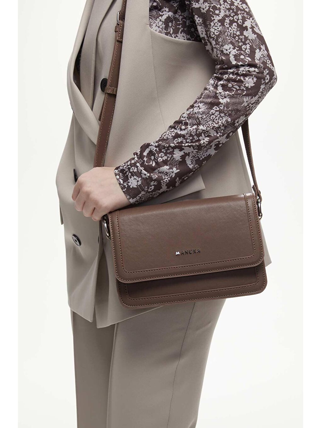 Kahverengi Kapaklı Omuz Çantası Fındık Kabuğu-4