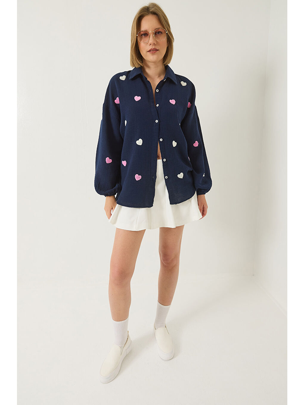 Lacivert Kadın Süzene Kalp Nakışlı Overisize Müslin Gömlek-1