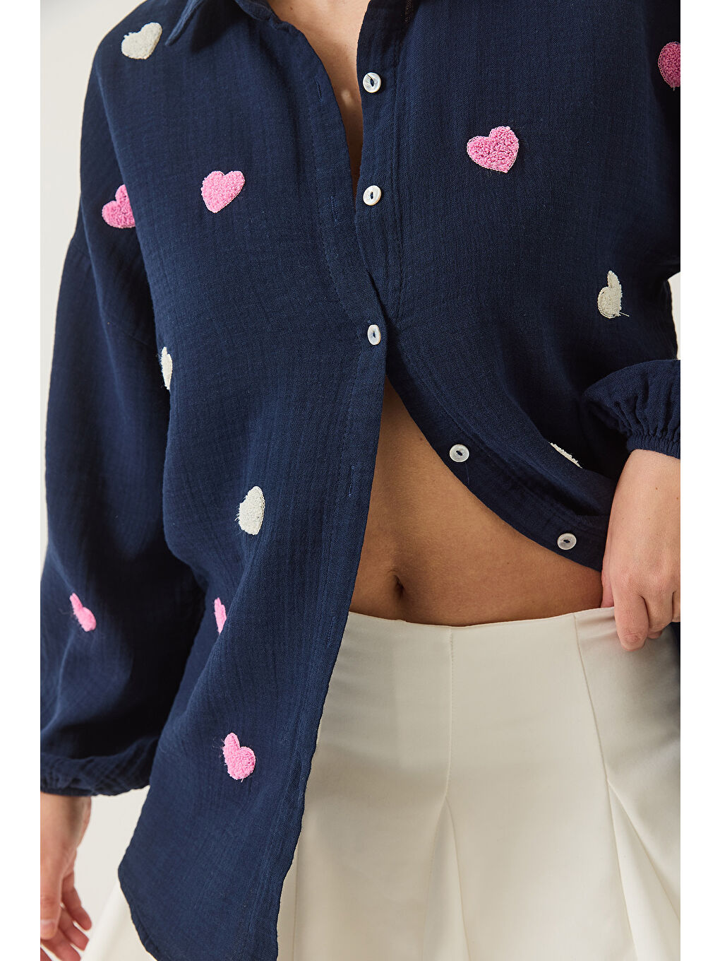 Lacivert Kadın Süzene Kalp Nakışlı Overisize Müslin Gömlek-6