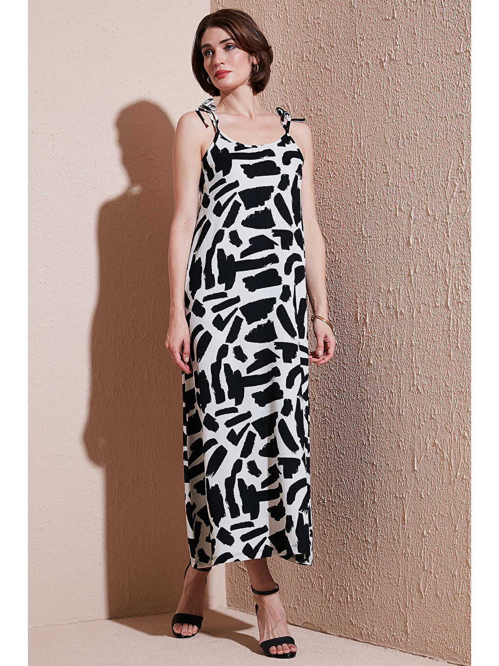 Siyah Desenli Midi Boy Oversize Fit Bağlamalı İp Askılı Bisiklet Yaka Elbise 5869009-1