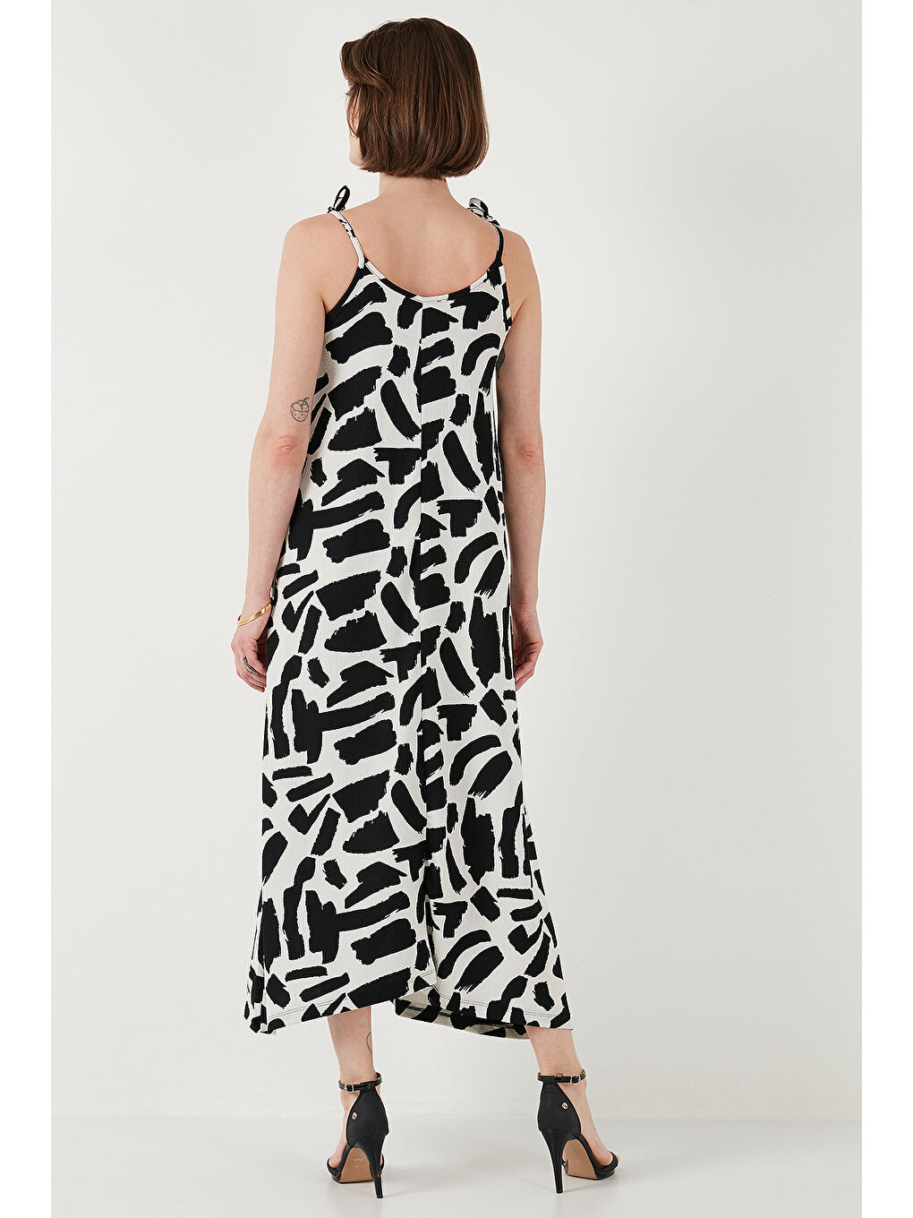 Siyah Desenli Midi Boy Oversize Fit Bağlamalı İp Askılı Bisiklet Yaka Elbise 5869009-6