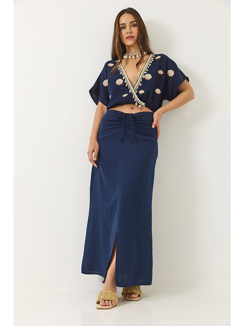 Lacivert Kadın Beli Büzgülü Yırtmaçlı Astarlı Nakışlı Deniz Kabuğu Detaylı Alt-Üst Takım-2