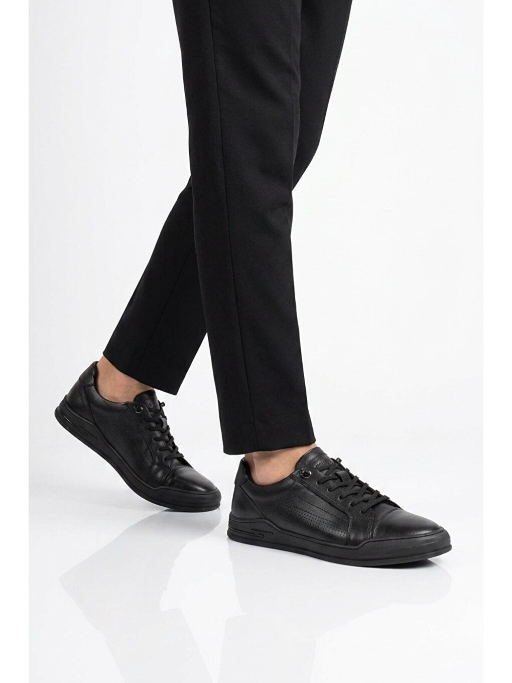 Siyah Hakiki Deri Erkek Sneaker Delikli Nefes Alabilen Casual Memory Taban M682 M-1