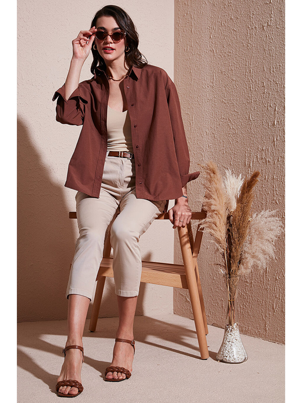 Kahverengi Pamuklu Regular Fit Önü Kısa Arkası Uzun Oval Kesim Gömlek Cf25S163867-1