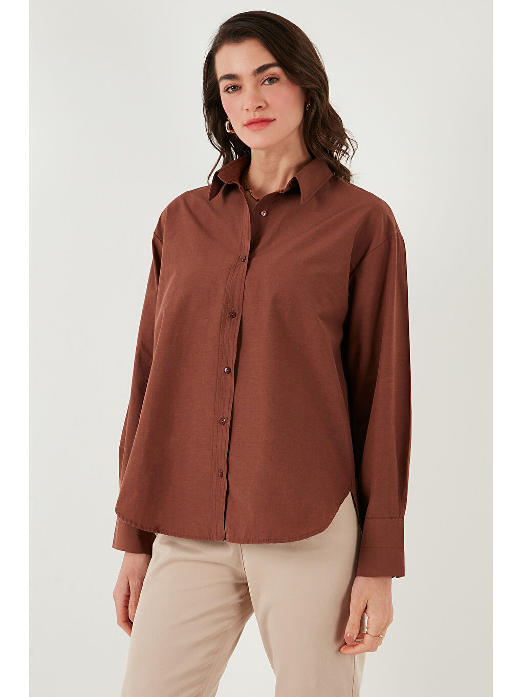 Kahverengi Pamuklu Regular Fit Önü Kısa Arkası Uzun Oval Kesim Gömlek Cf25S163867-5