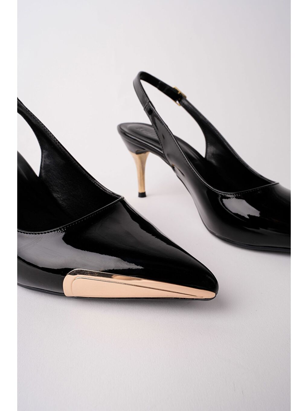 Siyah ZENİTH Metal Burun Detaylı Sivri Burun Arkası Açık Kadın Topuklu Ayakkabı-3