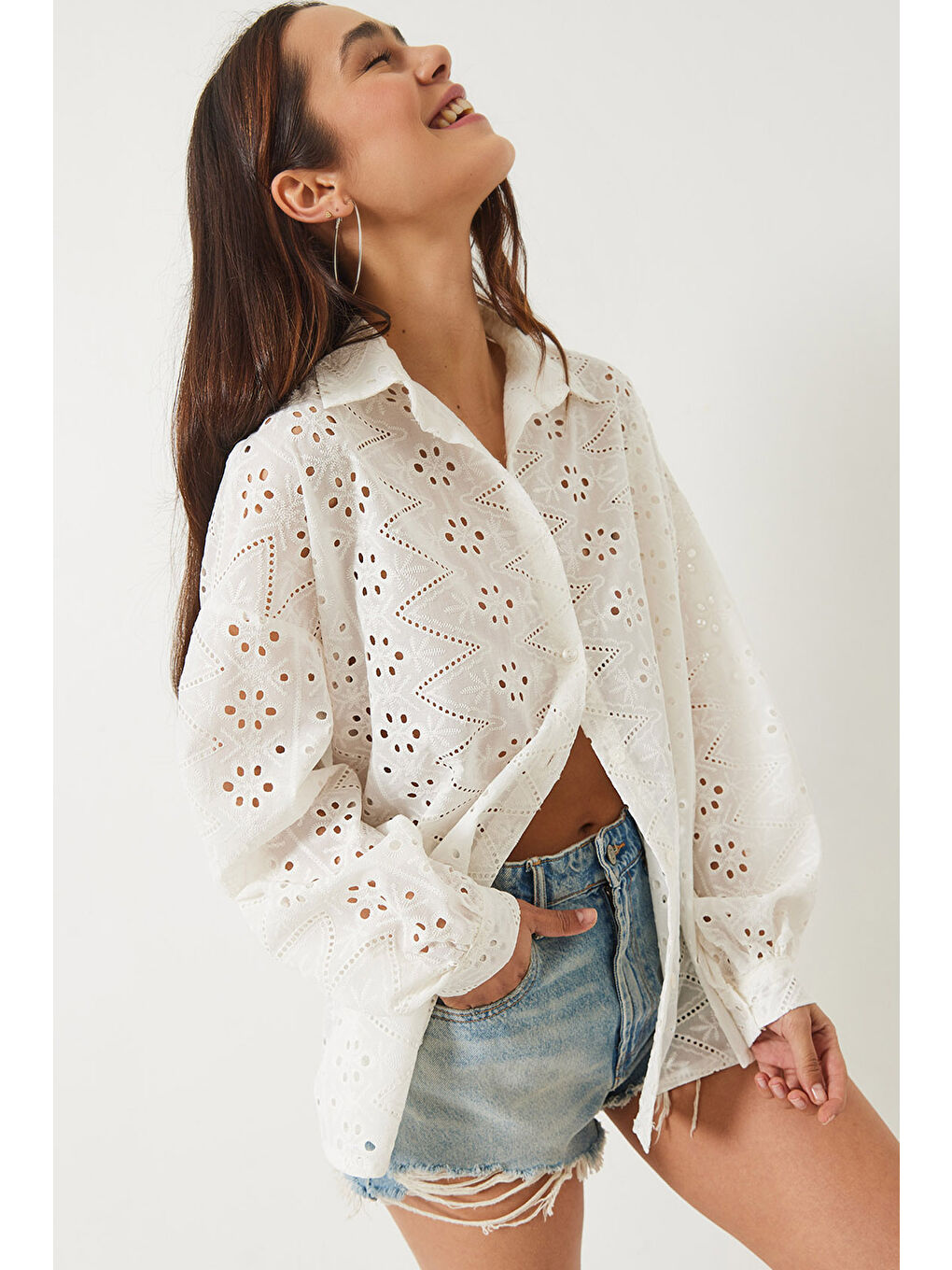 Beyaz Kadın Fisto İşlemeli Ajurlu Oversize Gömlek